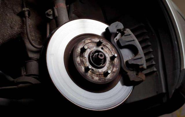 剎車盤多久需要更換，老司機經(jīng)驗不靠譜